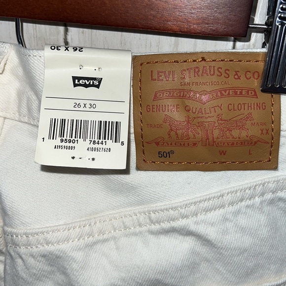 Levi’s Love Trip 501 90s Mid-Rise Button Fly Jean Stonewashed White Size 26/30 - Picture 10 of 13